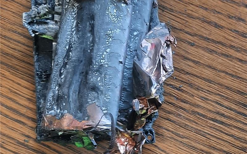 Ein unsachgemäß in einer blauen Tonne weggeworfener Akku entzündete sich in der Sortieranlage. GB-Foto: gb