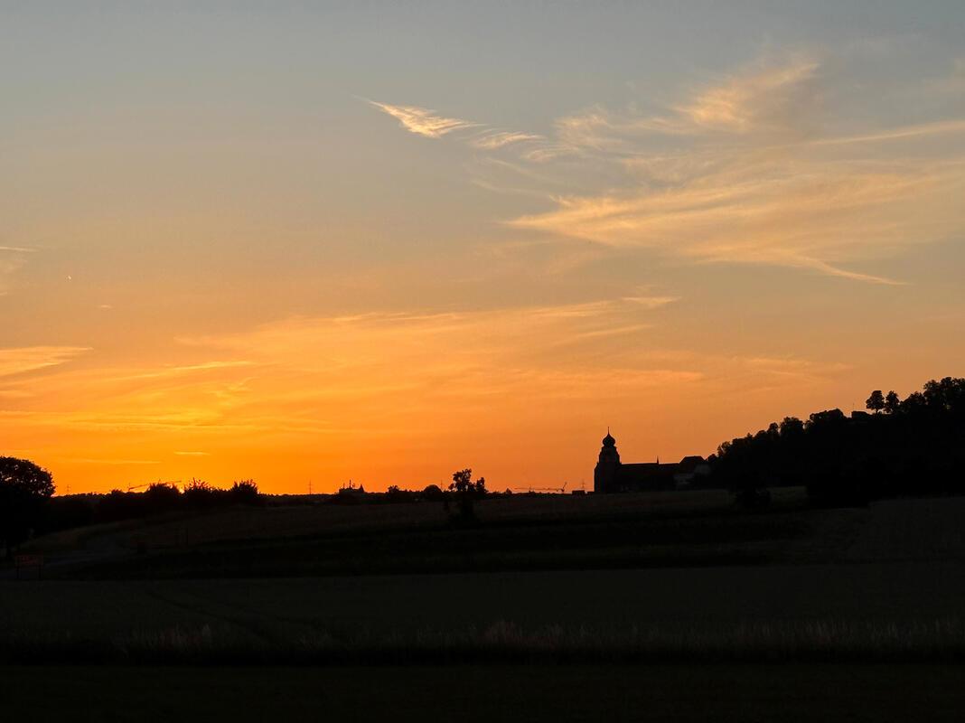 Ein wunderschöner Sonnenuntergang über Herrenberg.  Von Sabrina Scivoli aus Herr...