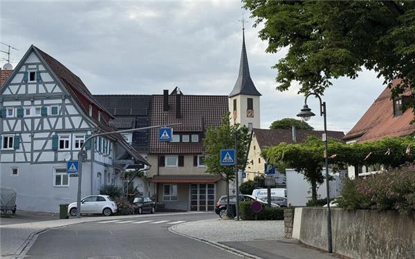 Einbahnstraße oder doch lieber Begegnungsverkehr? So lautet die spannende Frage in der Schlossgartenstraße. GB-Foto: Priestersbach