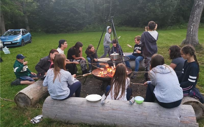 Eine Aktivität des Jugendreferats: Eine Waldübernachtung GB-Foto: gb