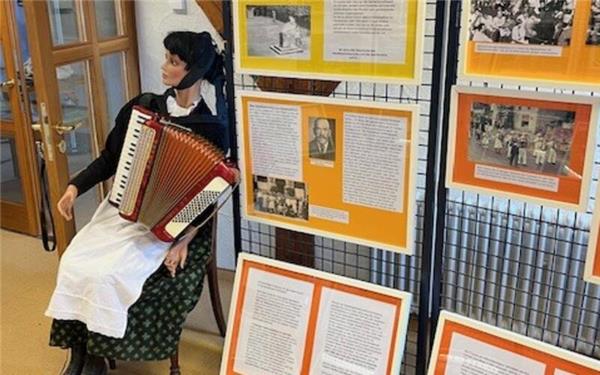 Eine Ausstellung widmet sich der langen Historie zweier verdienter Vereine der Gemeinde. GB-Fotos: gb