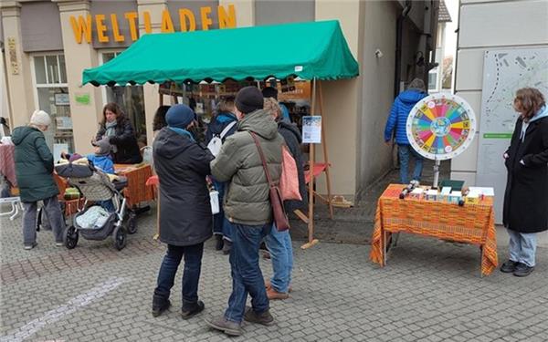 Eine Schoko-Aktion lockte am Samstag zum Weltladen. GB-Foto