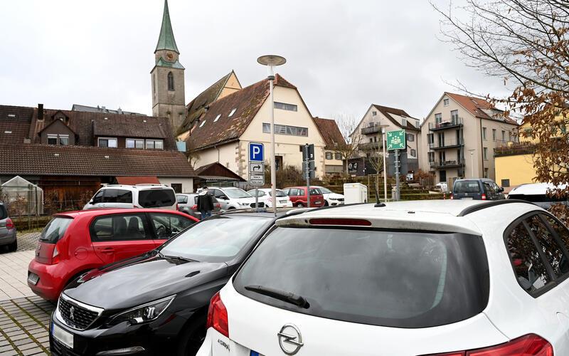 Eine Untersuchung sah keinen Parkdruck in der Entringer Ortsmitte. GB-Foto: Holom