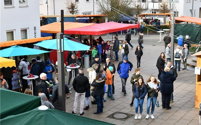 Charme durch Regelungen verloren Eine Zusammenkunft wie diese auf dem Bondorfer Weihnachtsmarkt wird es dieses Jahr nicht geben GB-Foto (Archiv): Holom
