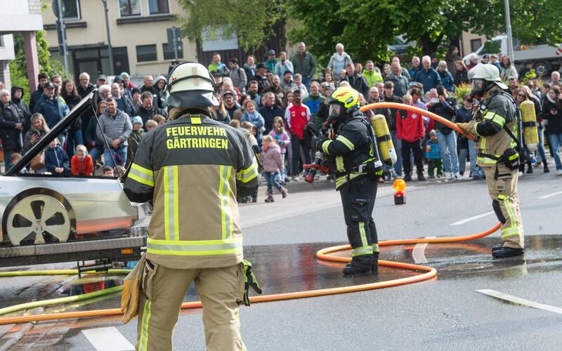 Eine länderübergreifende Übung zeigten die Feuerwehren aus Deutschland und Österreich. GB-Fotos: Schmidt