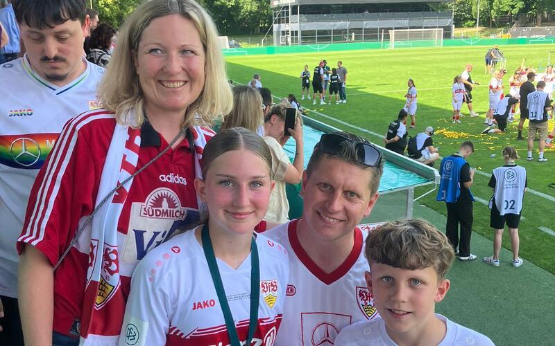 Eine mehr als fußballbegeisterte Familie bilden Nicole, Leni, Heiko und Nuno Renz. GB-Foto: gb