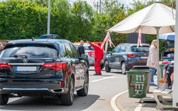 Einen Parkplatz zu finden, ist oft schon die erste Herausforderung auf dem Herrenberger Wertstoffhof. GB-Foto: Vecsey