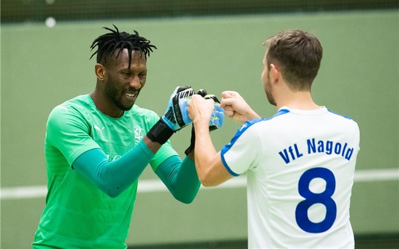 Dauerkarten für den „Gäubote“-Cup gewinnen Einer der Erfolgsgaranten für den Nagolder Turniersieg 2019: VfL-Torhüter Bubacarr Sanyang (links). GB-Foto (Archiv): Schmidt