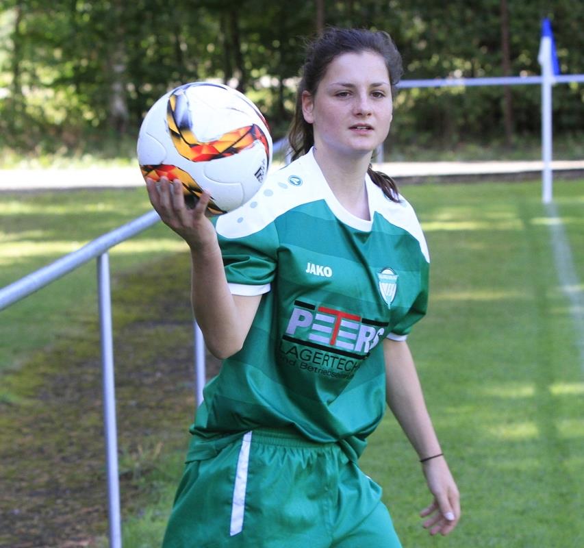 Eines der größten Talente im Mädchen- und Frauenfußball im gesamten Bezirk spiel...