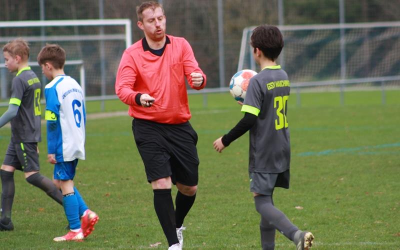 Einsatz für den Jugendfußball: Schiedsrichter Loris Killinger. GB-Foto: gb