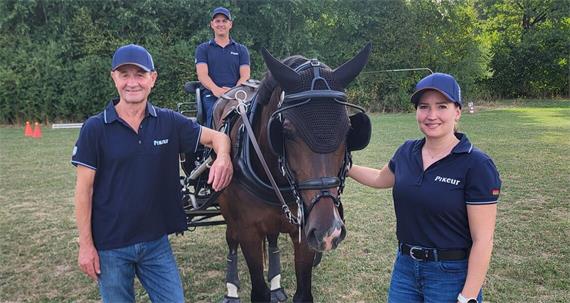 Einspänner-Team Motteler. Herbert Rauser (von links),Jens Motteler und Sabrina Kiefer mit Calida