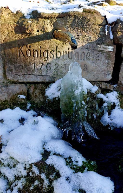 Eiszäpfle mit Durchfluss am Königsbrünnele. Von Ulrike Schilling.