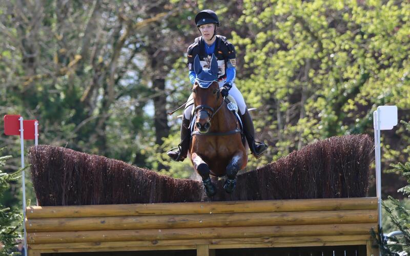 Elena Dürr fuhr in der Dreisterne-Kurzvielseitigkeitsprüfung in Radolfzell ein Top-Ergebnis ein. GB-Foto: Häusler