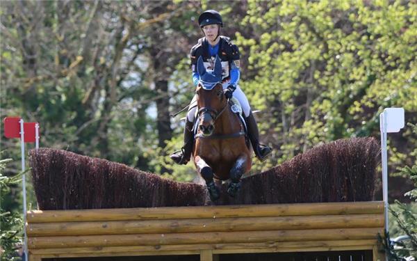 Elena Dürr fuhr in der Dreisterne-Kurzvielseitigkeitsprüfung in Radolfzell ein Top-Ergebnis ein. GB-Foto: Häusler