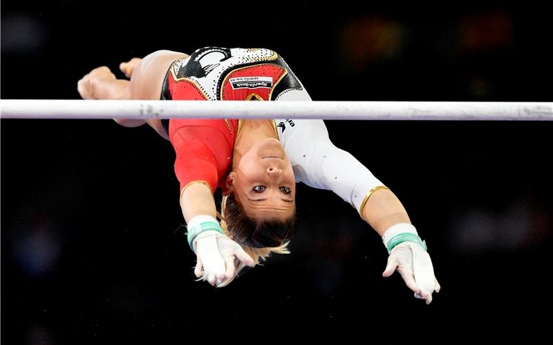 Elisabeth Seitz bei der WM in Stuttgart am Stufenbarren