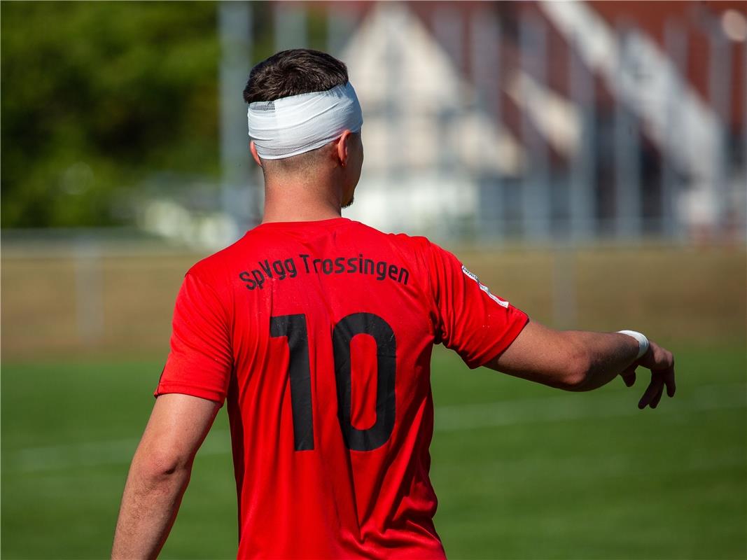 Emanuel Alexi (Spvgg Trossingen #10) verletzt, Spvgg Trossingen - FC Gaertringen...