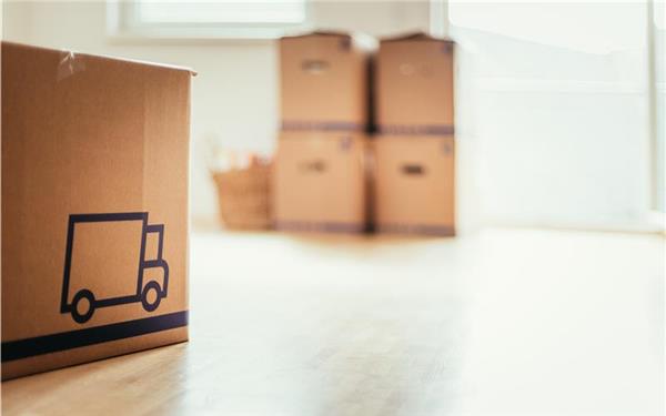 Endlich umziehen in eine eigene Wohnung – diese Hoffnung erfüllte sich im Spätsommer für einen weiteren Bewohner der städtischen Notunterkunft. GB-Foto (Symbolbild): Patrick Daxenbichler – stock.adobe.com