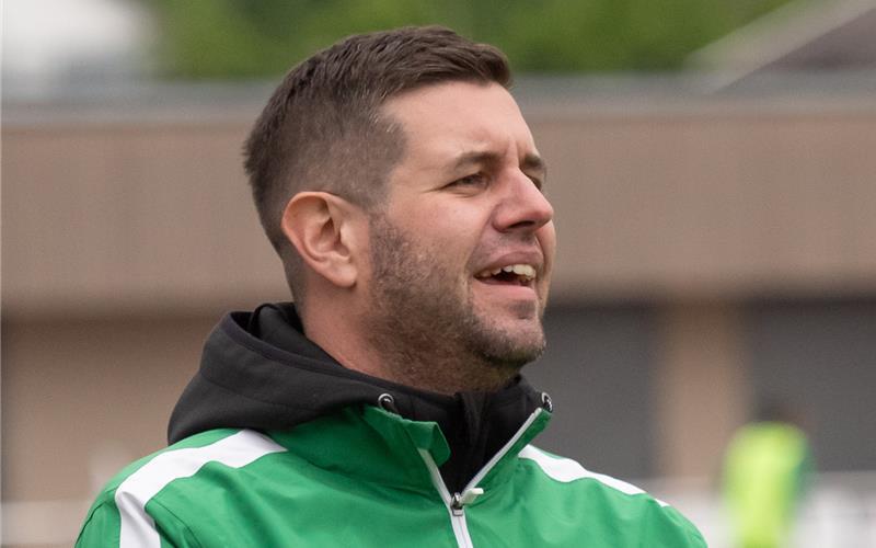 Engagierter Coach an der Seitenlinie: Alex Thies bleibt beim SV Deckenpfronn auf der Kommando-Brücke. GB-Foto: Vecsey