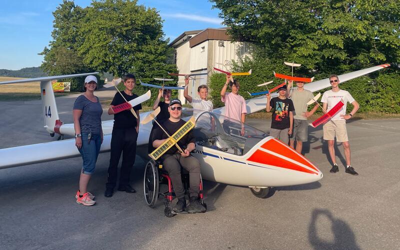 Erfolgreicher Abschluss: Die Segelflug-AG der Realschule hebt ab
