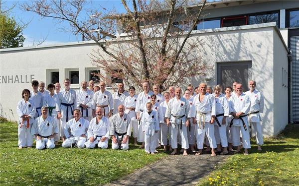 Erfolgreicher Kirschblütenlehrgang beim Dojo Jiriki Gäufelden