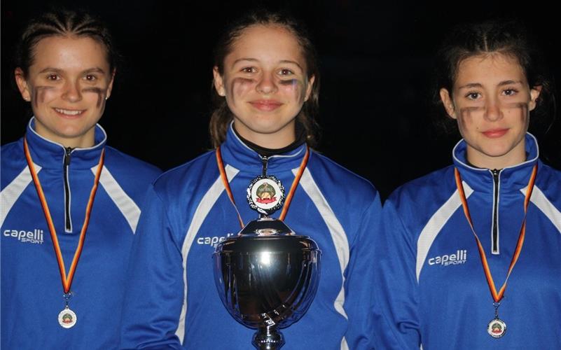 Erfolgreiches Wanderers-Trio (von links): Hannah Edinger, Leticia Kirschner, Stella Holczer. GB-Fotos: gb