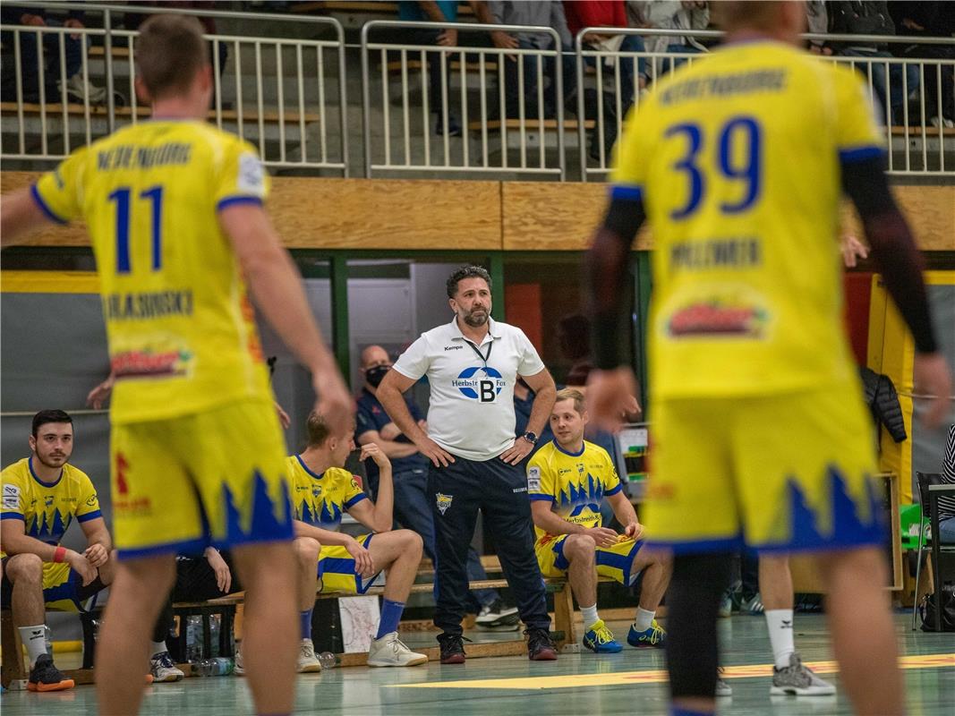 Erkan Oez (Trainer HC Neuenbuerg), SG H2Ku Herrenberg - Neuenbuerg 2000, Handbal...