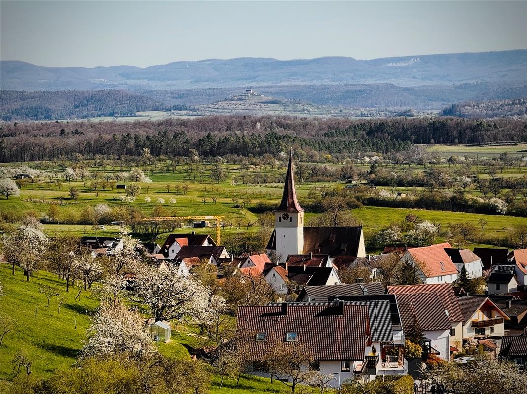 Erschienen Die Kirche bleibt im Dorf und die Kapelle auf dem Berg.  Von Simon Rö...