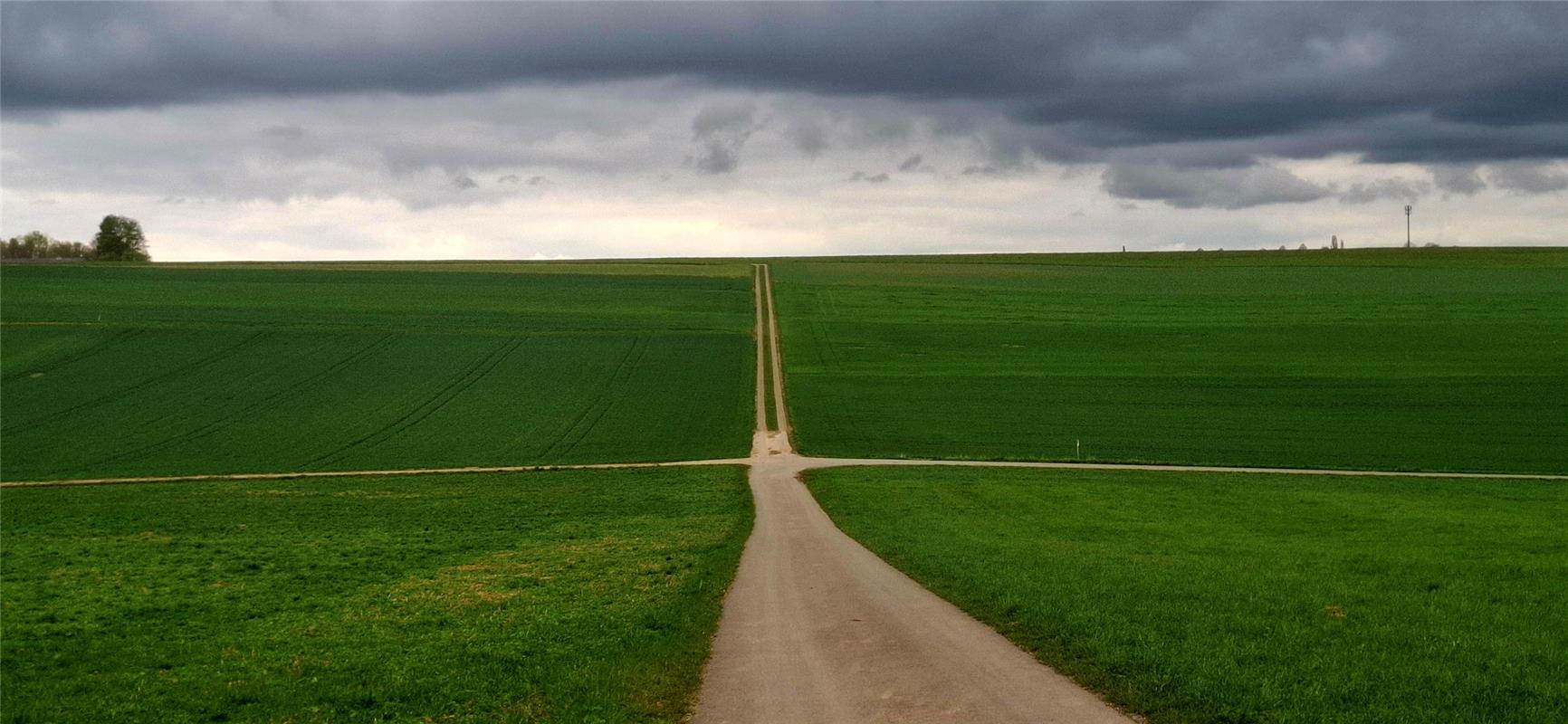 Erschienen am 2. Mai Eine Kreuz-ung weist am Karfreitag den Weg.  Von Martin All...