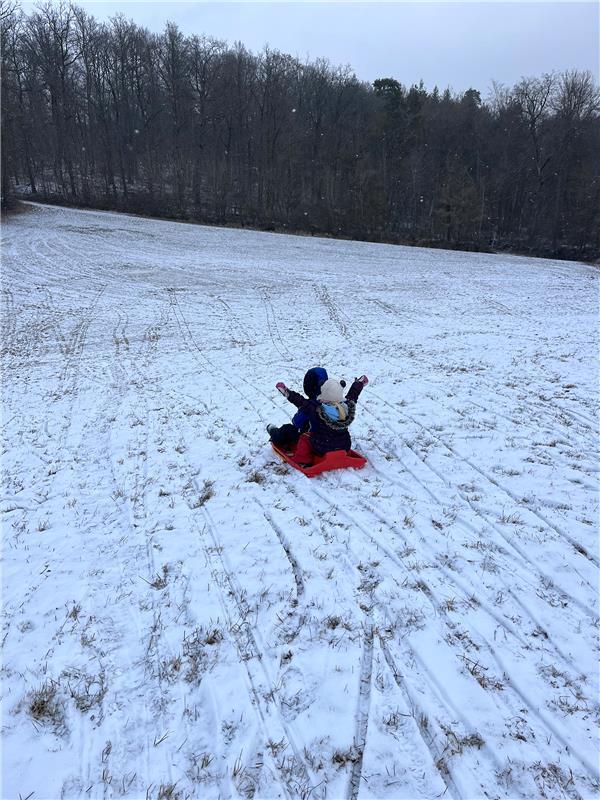 Es braucht nicht viel Schnee um viel Spaß zu haben.  Von Cornelia Rinkert aus He...