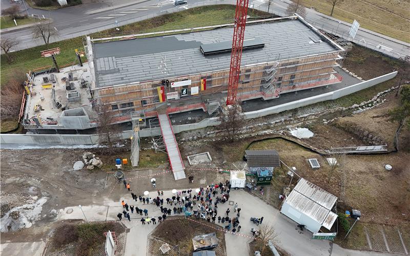 Es geht voran bei den Arbeiten zum Kinderhaus, das im Regenrückhaltebecken entsteht. GB-Foto: Holom