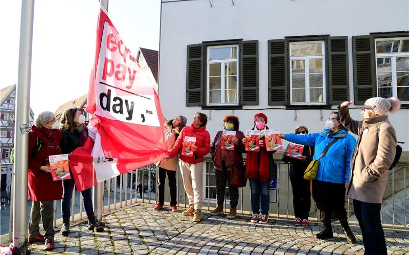 Rote Fahne für die ungleiche Bezahlung