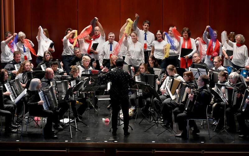 „Es lebe die deutsch-französische Freundschaft!“ hieß es beim Partnerschaftskonzert. GB-Foto: Holom
