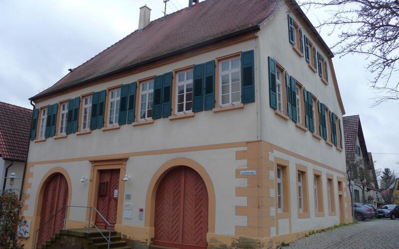 Es wurde Personal für das Bezirksamt gefunden, das ab 14. April wieder öffnen kann. GB-Foto: Reichert