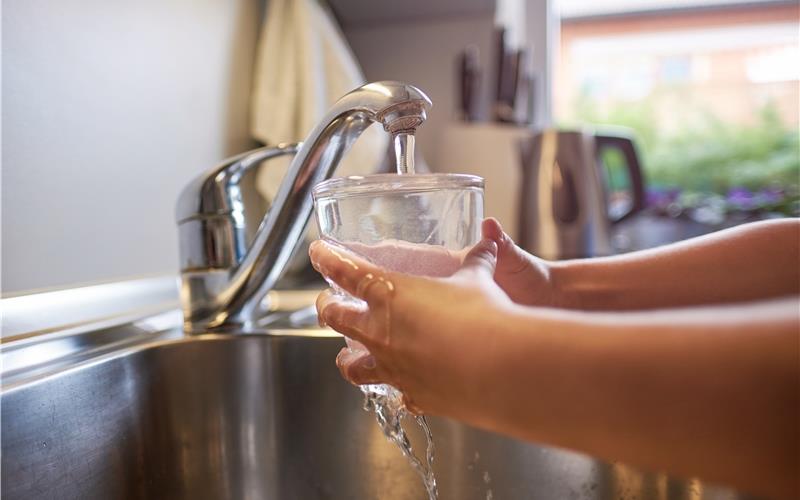 Etwa 200 Bürger sind gekommen, um sich unter anderem über die Änderungen bei den Wasserpreisen zu informieren. GB-Foto: samopauser - stock.adobe.com