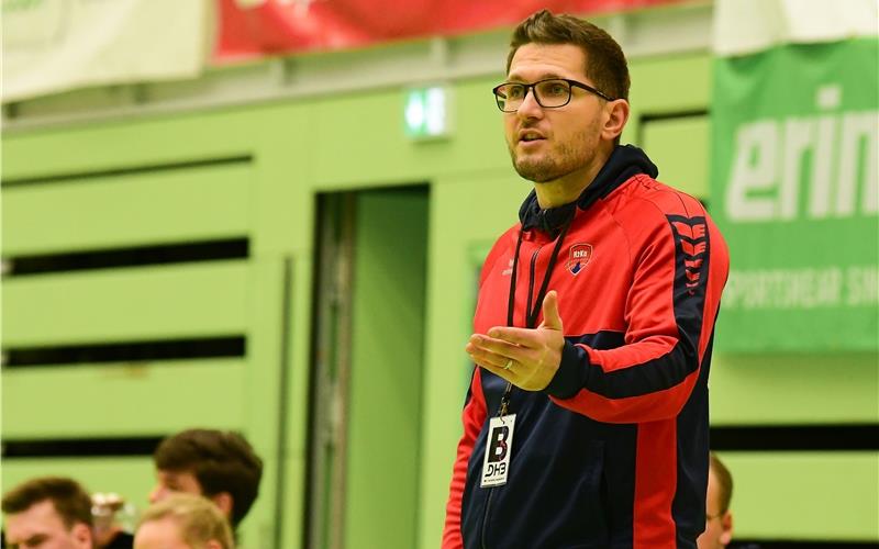 Fabian Gerstlauer beim knapp mit 26:27 verlorenen Hinspiel in Pforzheim: SG H2Ku kann die Meisterschaft in der Oberliga mitentscheiden. GB-Foto (Archiv): Schueller/Eibner