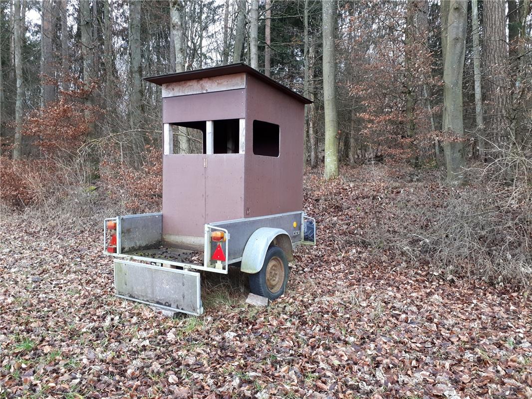 Fahrbarer Jägerhochstand - gesehen von Rainer Wiessner aus Bondorf am Waldrand b...