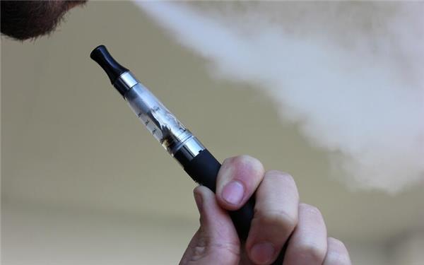 Falsch entsorgte Vapes können im Müllfahrzeug Brände auslösen. GB-Foto: gb