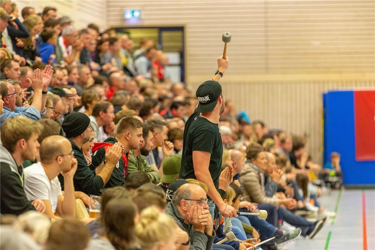 Fans SG H2Ku Herrenberg jubel, HSG Freiburg - SG H2Ku Herrenberg, Frauen, Handba...