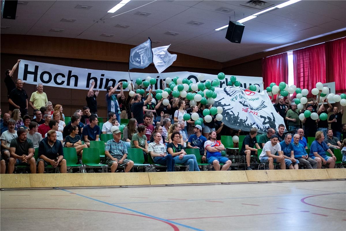 Fans des RVE RV Edelweiss Sulgen feuern ihr Team zum Aufstieg in die Bundesliga ...
