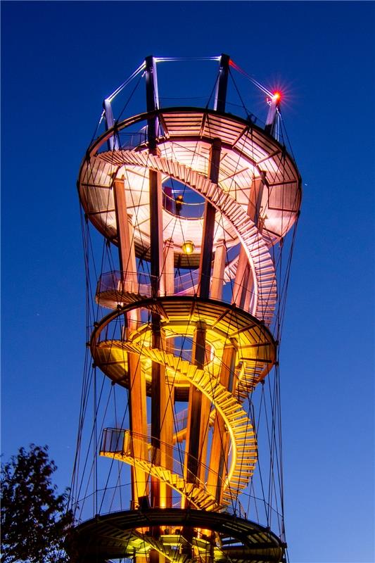 Farbenfrohe Illumination am Herrenberger Schönbuchturm, festgehalten von Gabi Br...
