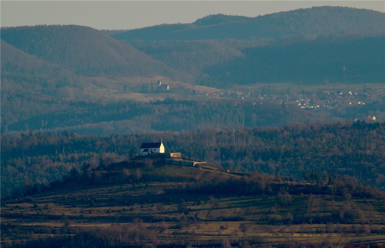 Fast wie das detaillierte Gemälde eines alten Meisters – die Wurmlinger Kapelle ...