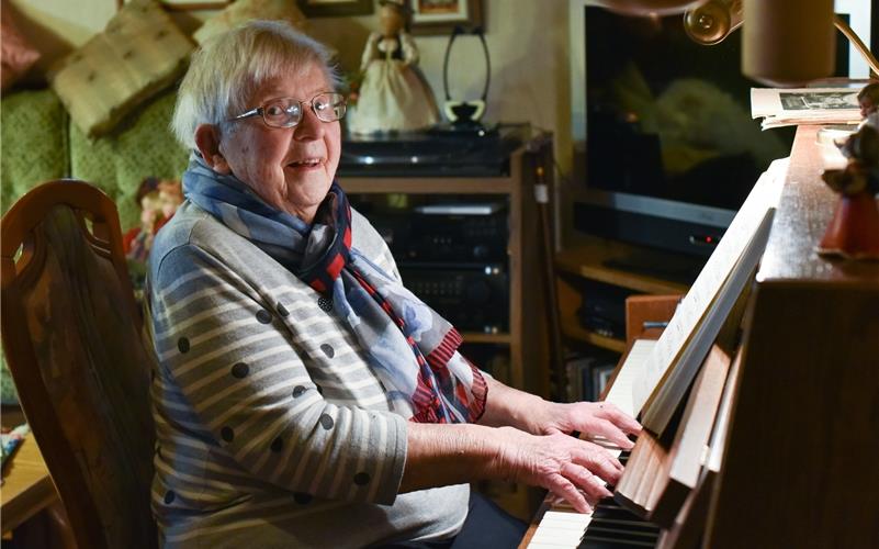 Feierte jüngst ihren 100. Geburtstag: Dorothea Scheckenbach spielt noch jeden Tag Klavier. GB-Foto: Vecsey