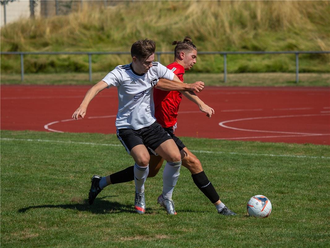 Felix Franke (FC Gaertringen #09) gegen Vanja Velemirov (Spvgg Trossingen #02) G...