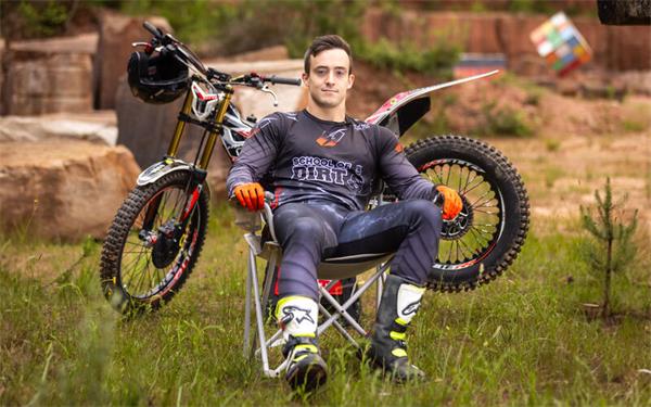 Felix Heller hat seine Leidenschaft für das Motorradfahren zum Beruf gemacht. GB-Foto: Jan Peters