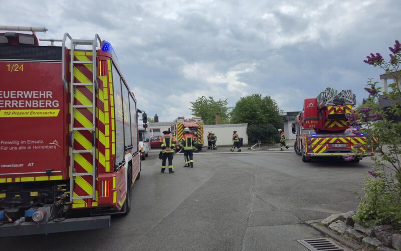 Feuer nach Fettenzündung in Fritteuse führt zu Feuerwehreinsatz