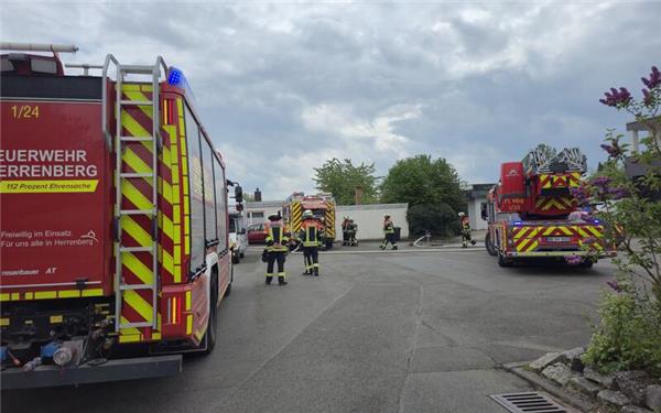 Feuer nach Fettenzündung in Fritteuse führt zu Feuerwehreinsatz