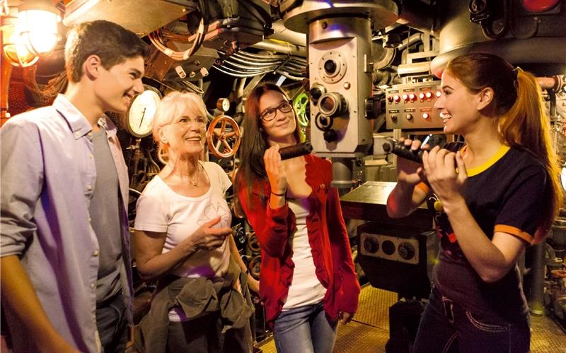 „Gäubote“-Familien-Tour: In Bavaria-Filmstudios hinter die Kulissen schauen Film-Sets erkunden ermöglicht die Bavaria Filmwelt bei München GB-Foto (Archiv): gb