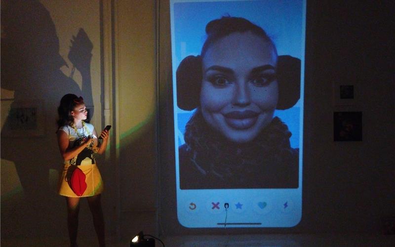 Finissage: Performance von Danielle Zimmermann in der Rosebud Contemporary Gallery in New York. GB-Foto: gb