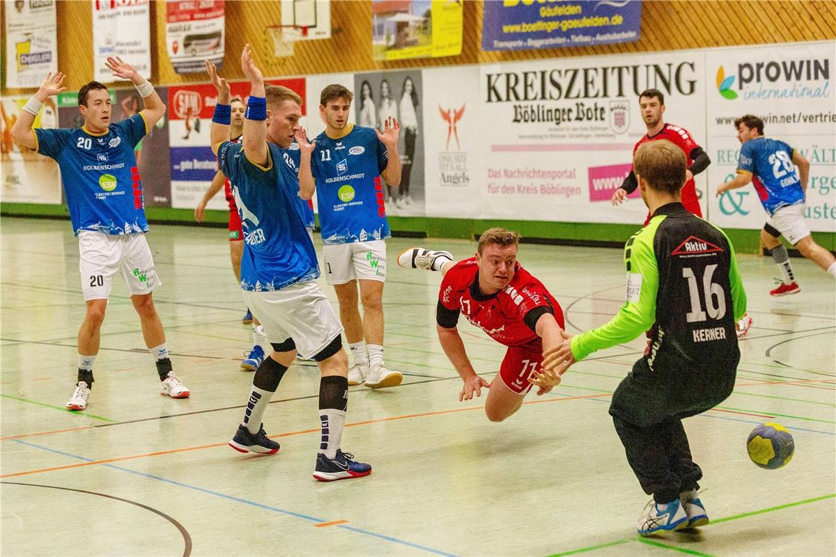 Finn Boehm (SG H2Ku Herrenberg #11) gegen Maximilian Kerner (NSU Neckarsulm #16)...