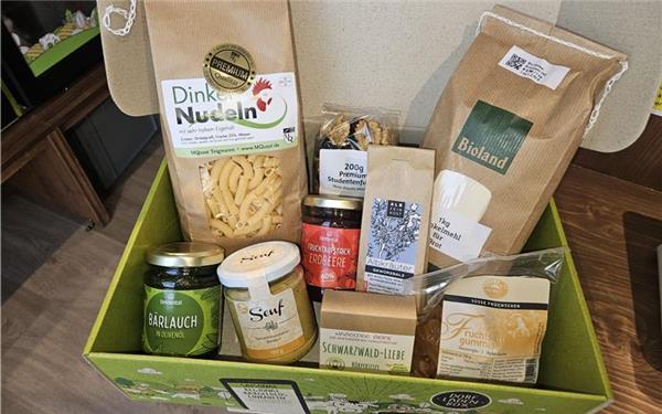 Firmen können mit den Weihnachtspaketen Mitarbeiter wertschätzen. GB-Foto: gb